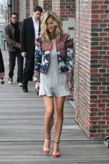 Brooklyn Decker feet photo thumbnail