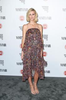 Brooklyn Decker feet photo thumbnail