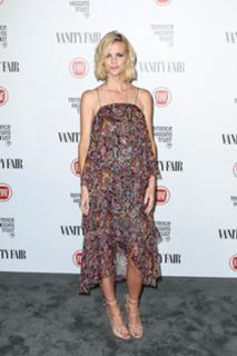 Brooklyn Decker feet photo thumbnail