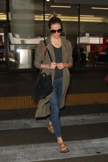 Brooklyn Decker feet photo thumbnail