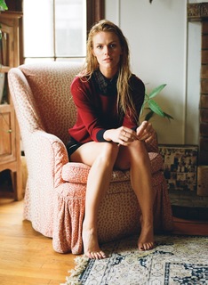 Brooklyn Decker feet photo thumbnail