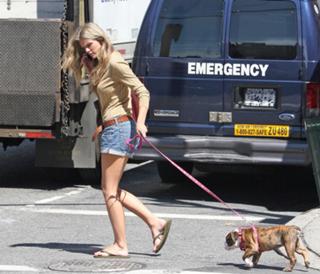 Brooklyn Decker feet photo thumbnail