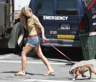 Brooklyn Decker feet photo thumbnail