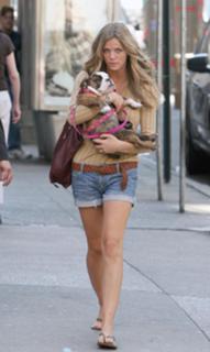 Brooklyn Decker feet photo thumbnail
