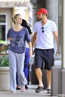 Brooklyn Decker feet photo thumbnail
