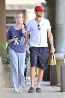 Brooklyn Decker feet photo thumbnail