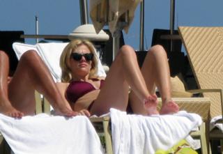 Brooklyn Decker feet photo thumbnail