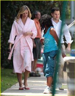 Brooklyn Decker feet photo thumbnail