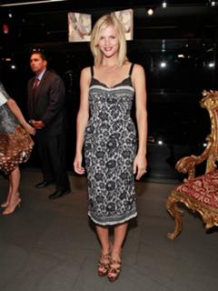 Brooklyn Decker feet photo thumbnail