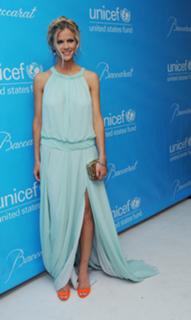 Brooklyn Decker feet photo thumbnail
