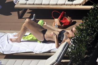 Brooklyn Decker feet photo thumbnail