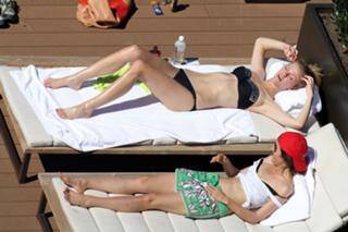 Brooklyn Decker feet photo thumbnail