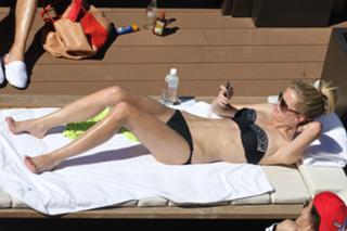 Brooklyn Decker feet photo thumbnail