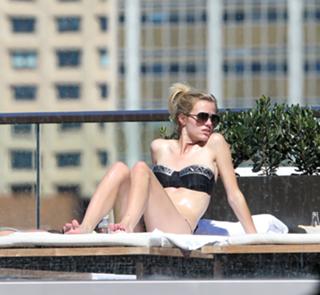 Brooklyn Decker feet photo thumbnail