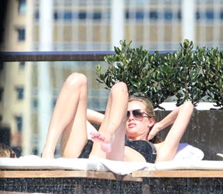 Brooklyn Decker feet photo thumbnail