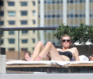 Brooklyn Decker feet photo thumbnail