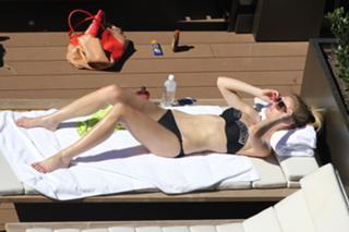 Brooklyn Decker feet photo thumbnail