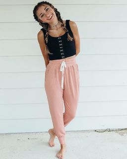 Brooklyn McKnight feet photo 3