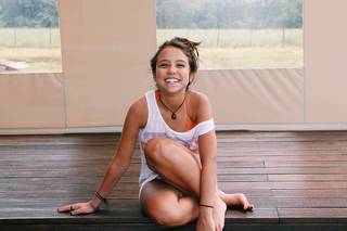 Bruna Carvalho feet photo thumbnail