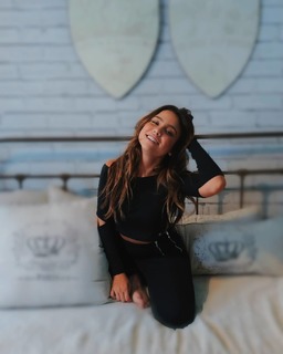 Bruna Carvalho feet photo thumbnail