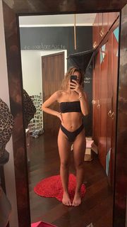 Bruna Carvalho feet photo thumbnail