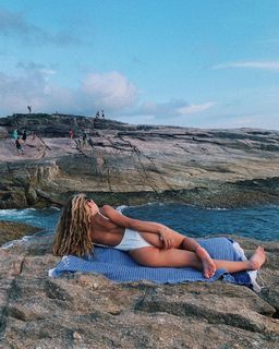 Bruna Carvalho feet photo thumbnail
