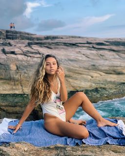 Bruna Carvalho feet photo thumbnail