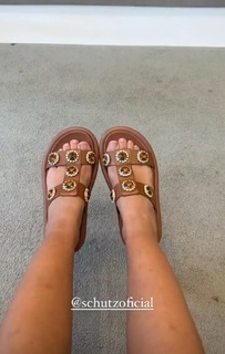 Bruna Carvalho feet photo thumbnail
