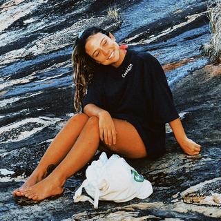 Bruna Carvalho feet photo thumbnail