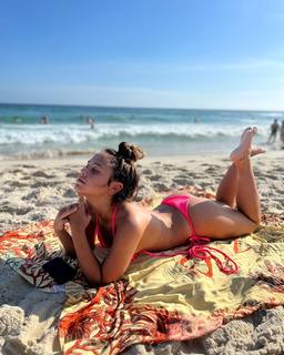 Bruna Carvalho feet photo thumbnail