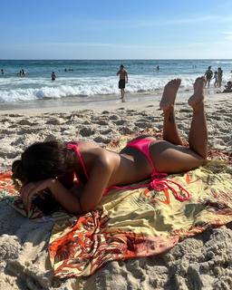 Bruna Carvalho feet photo thumbnail