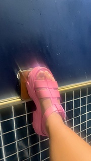 Bruna Carvalho feet photo thumbnail