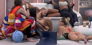 Bruna Griphao feet photo thumbnail