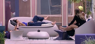 Bruna Griphao feet photo thumbnail