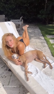 Bruna Griphao feet photo thumbnail