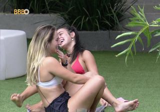 Bruna Griphao feet photo thumbnail