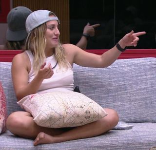 Bruna Griphao feet photo thumbnail