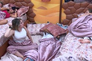 Bruna Griphao feet photo thumbnail