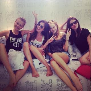 Bruna Hamu feet photo 18
