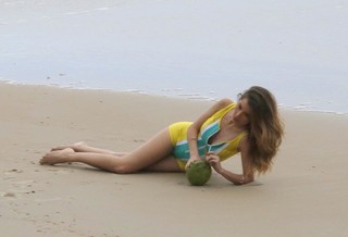 Bruna Hamu feet photo 5