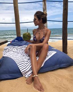 Bruna Hamu feet photo 3