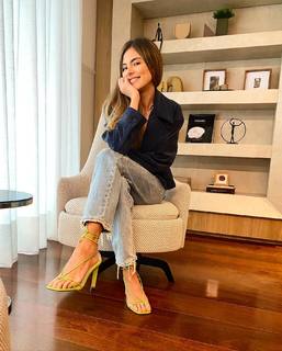 Bruna Hamu feet photo 3