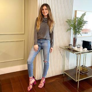 Bruna Hamu feet photo 20