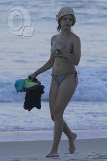 Bruna Linzmeyer feet photo thumbnail