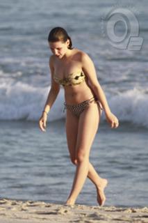 Bruna Linzmeyer feet photo thumbnail