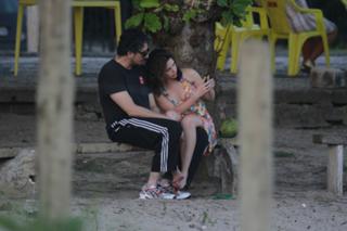 Bruna Linzmeyer feet photo thumbnail