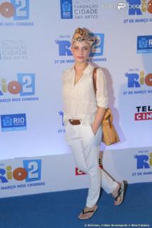 Bruna Linzmeyer feet photo thumbnail