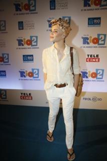 Bruna Linzmeyer feet photo thumbnail