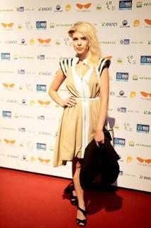 Bruna Linzmeyer feet photo thumbnail