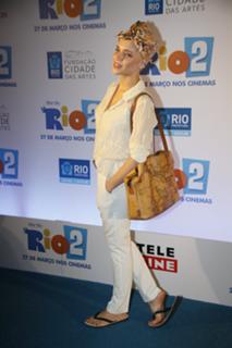 Bruna Linzmeyer feet photo thumbnail